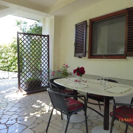 Apartmani Dubasnica Malinska Exterior foto